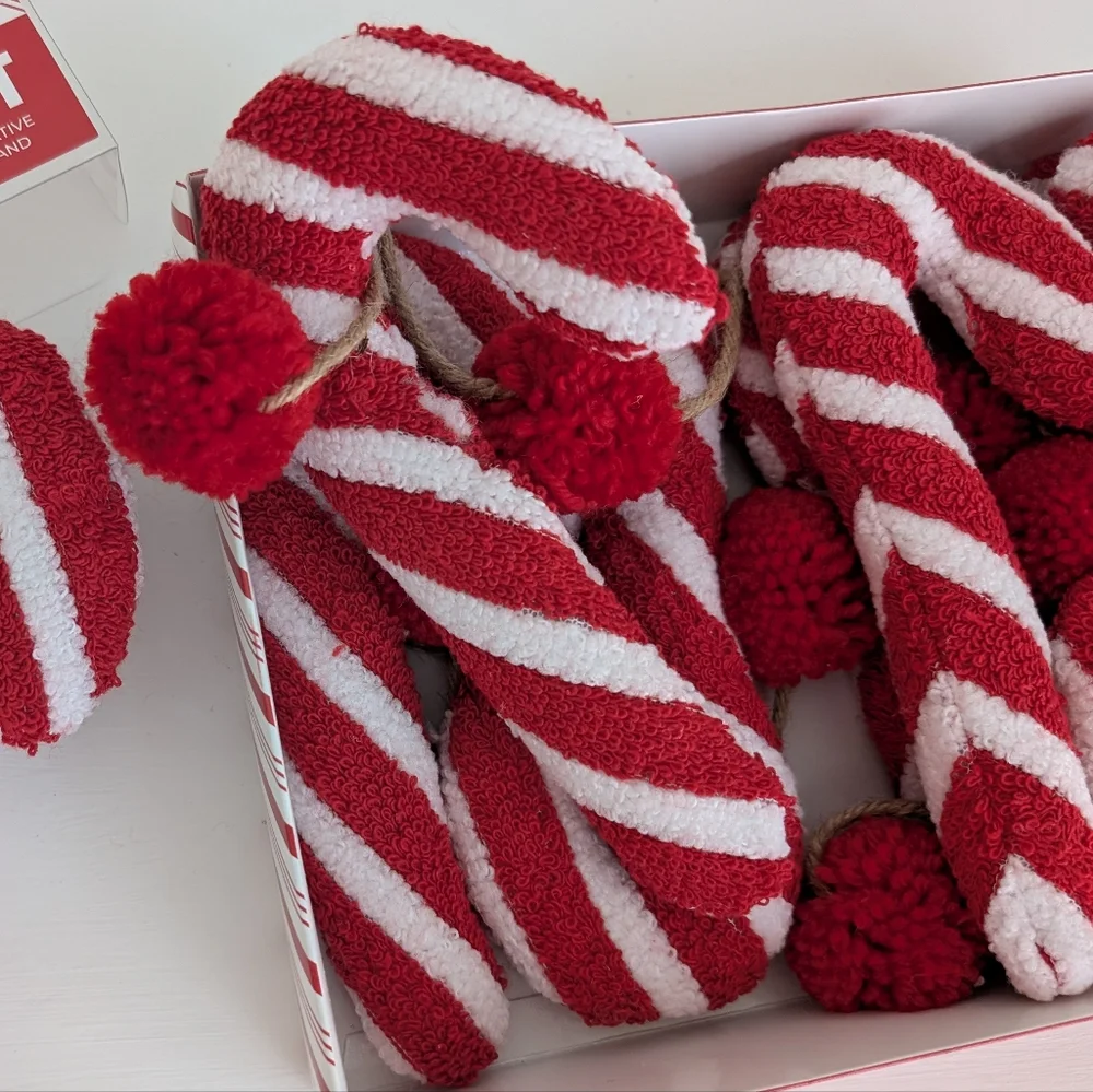 NIB Large Cozy Candy Cane Christmas Garland 6 FT Peppermint Holiday Gingerbread